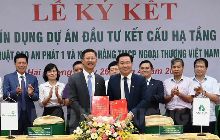 Vietcombank's Hai Duong branch grants VND1,200 billion credit package to An Phat High-tech Industrial Park No 1 JSC